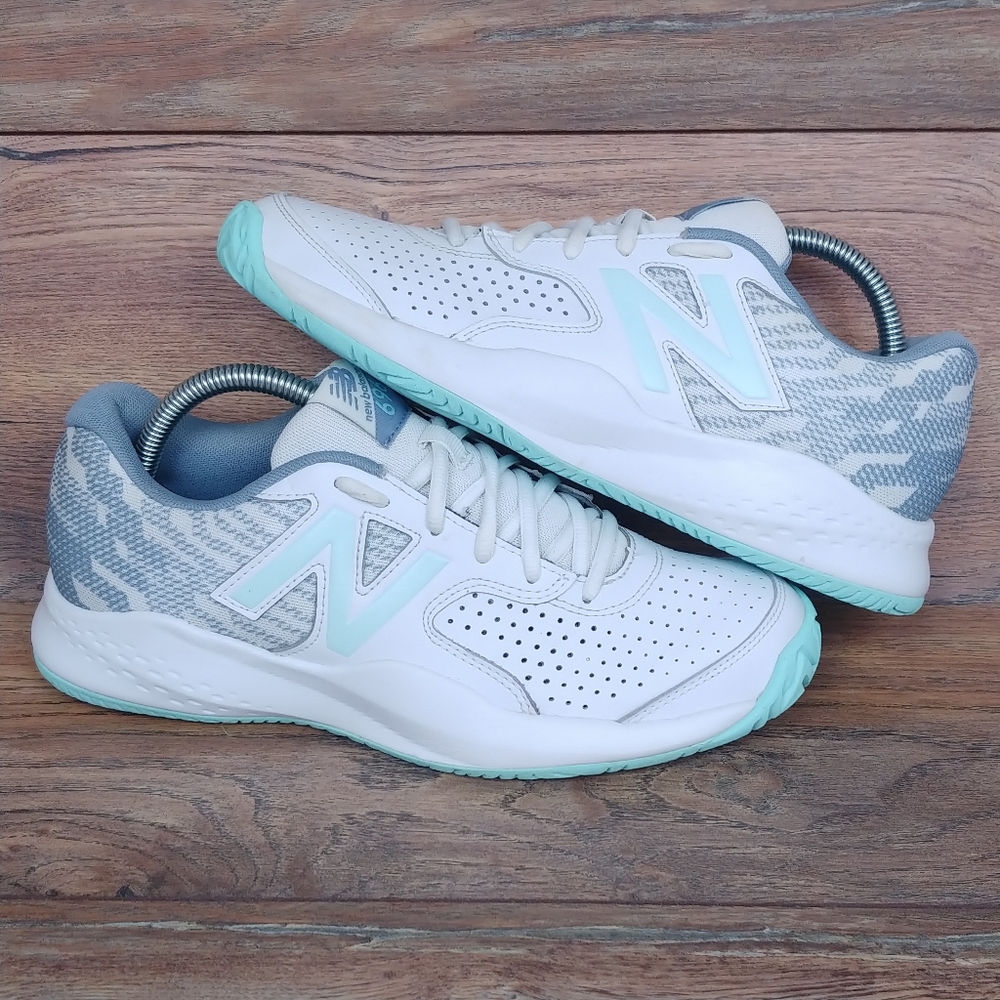New Balance 696v4